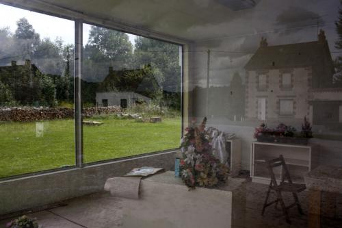 Un ancien fleuriste abandonné dans un petit village fantôme dans la Creuse en France